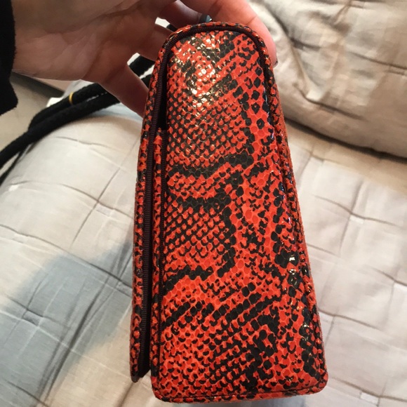 Embossed python calfskin handbag - Picture 8 of 9